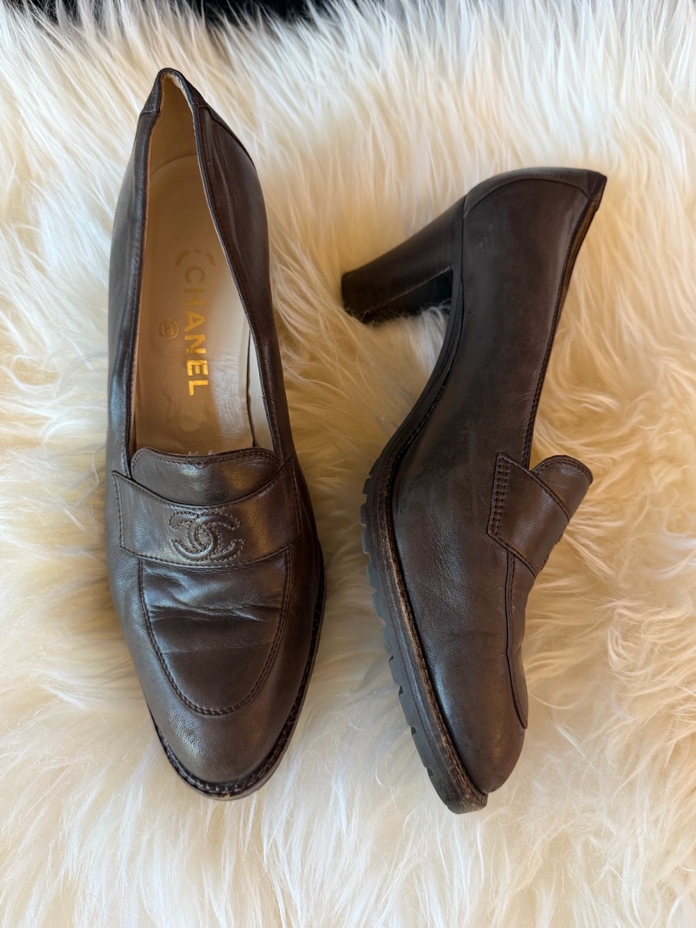 Vintage 90s Chanel CC dark brown leather loafers heels heeled slip-on 39.5 logo